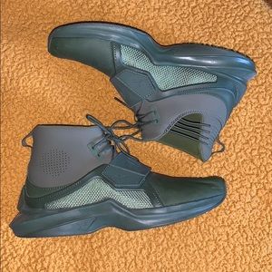 Fenty Puma’s size 7.5 wmns